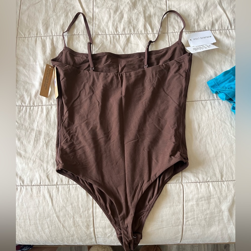 SKIMS
Fits Everybody Cami Bodysuit - Picture 2 of 8